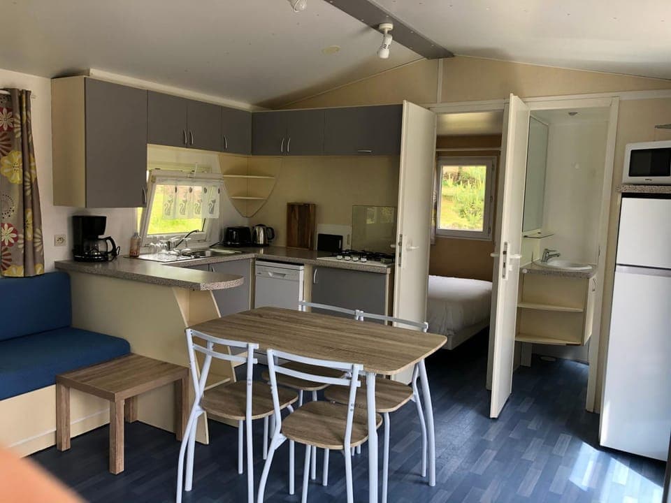 Kitchen or kitchenette, Living room