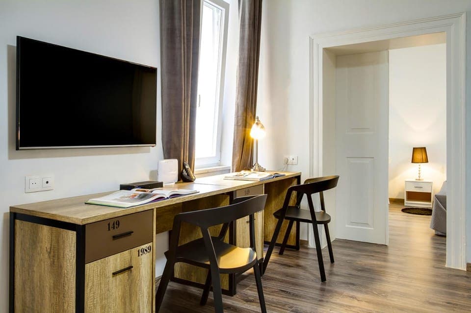 TV and multimedia, Seating area