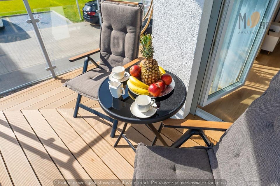 Balcony/Terrace, Food and drinks