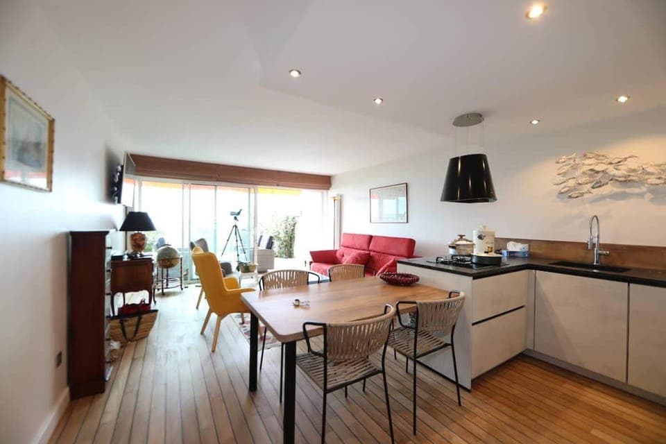 Living room, Seating area, Dining area