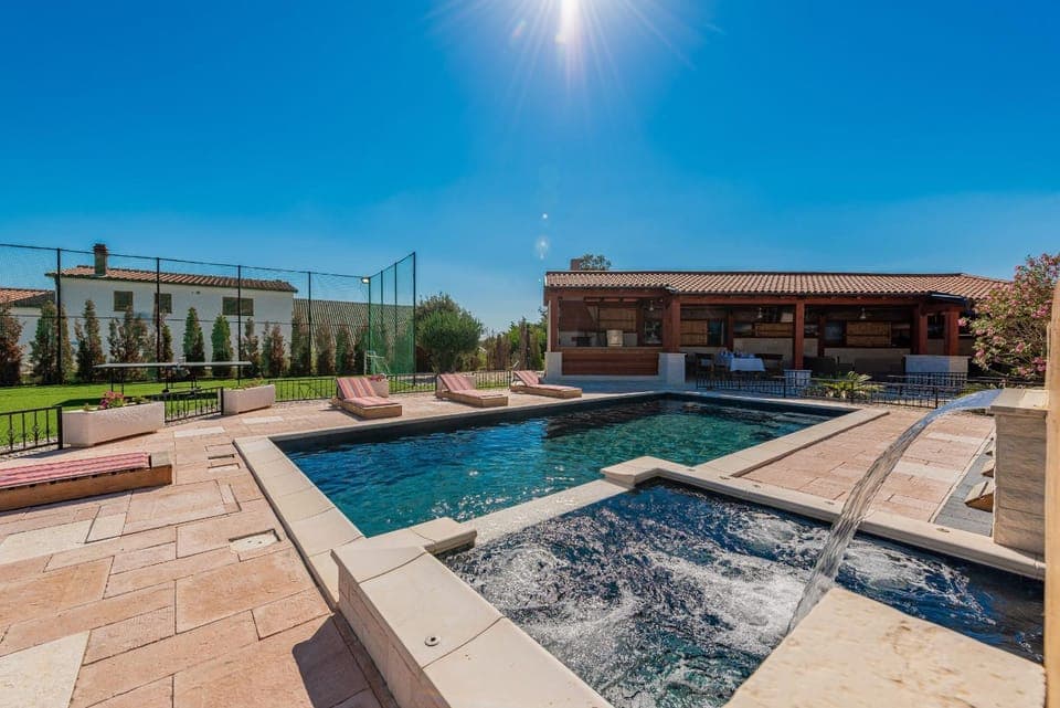 Swimming pool