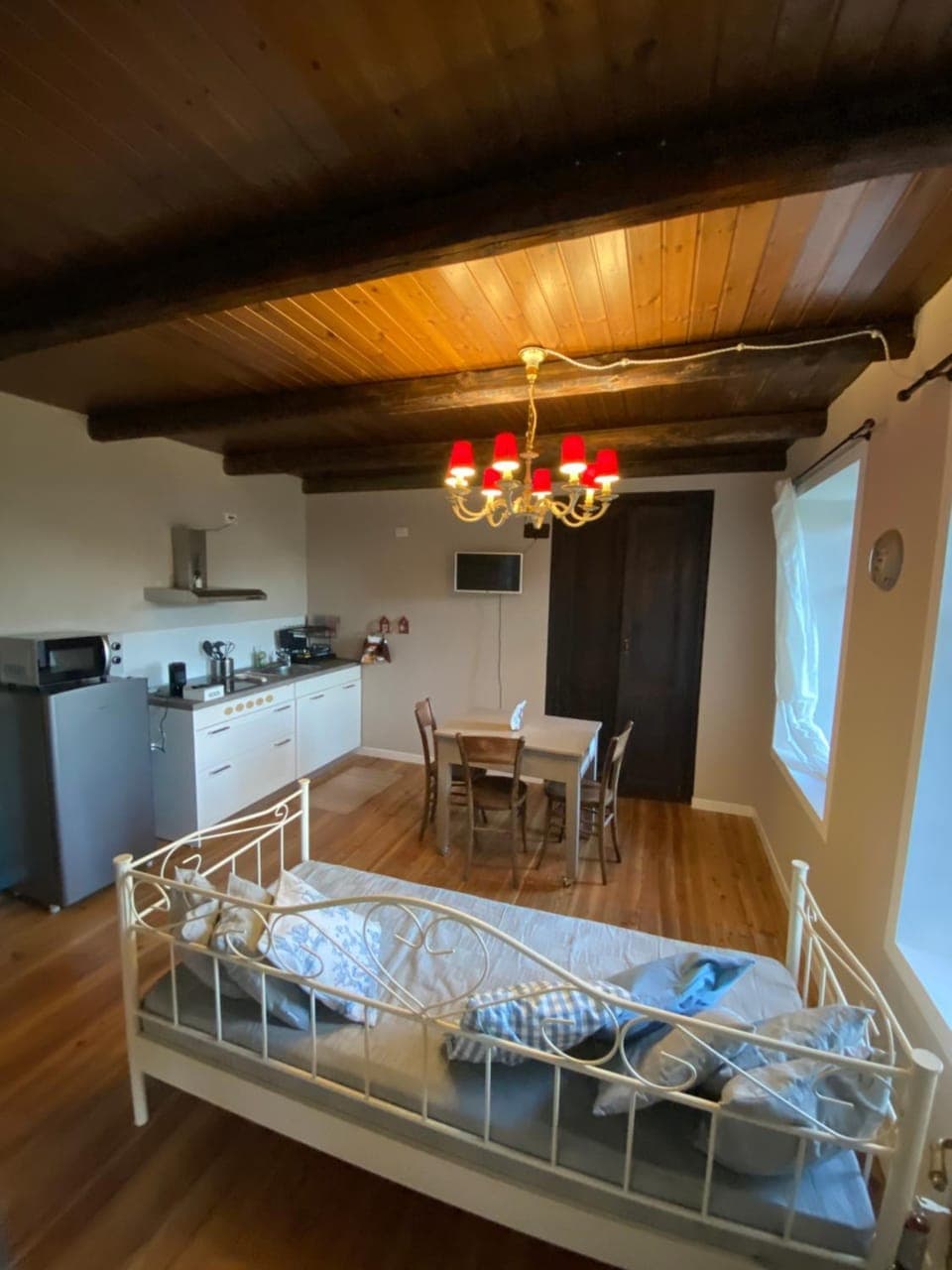 Kitchen or kitchenette, Dining area, minibar