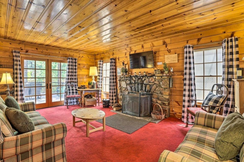 Big Bear Lake Cabin ~ 4 Mi Snow Summit Ski Resort Cabin in Big Bear