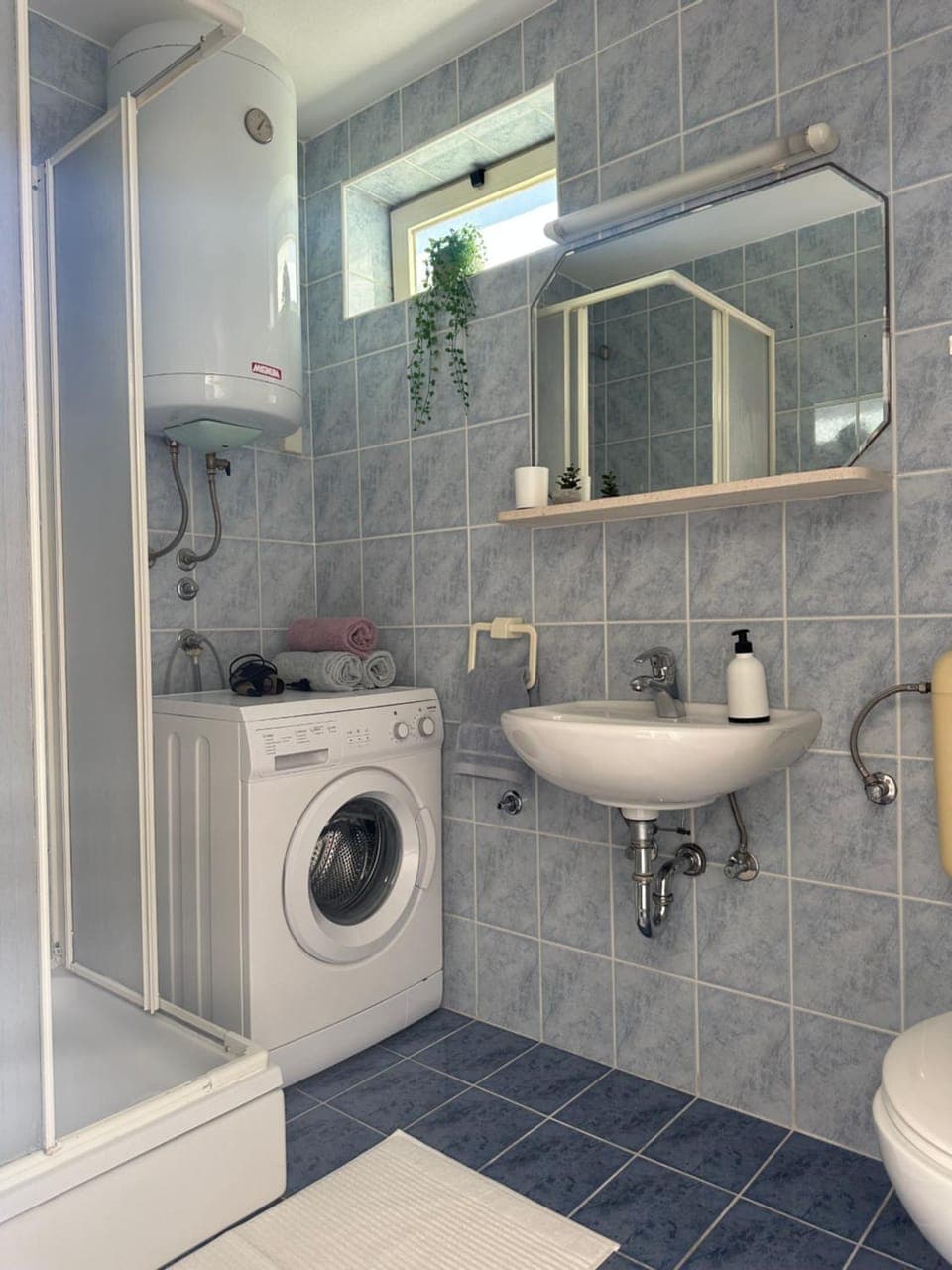 Shower, Bathroom, towels, washing machine