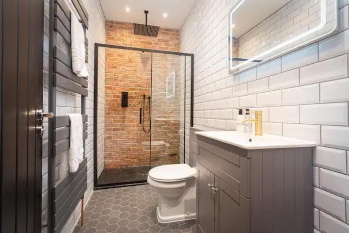 Shower, Toilet, Bathroom