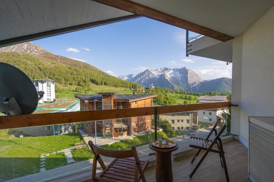 Balcony/Terrace, Mountain view