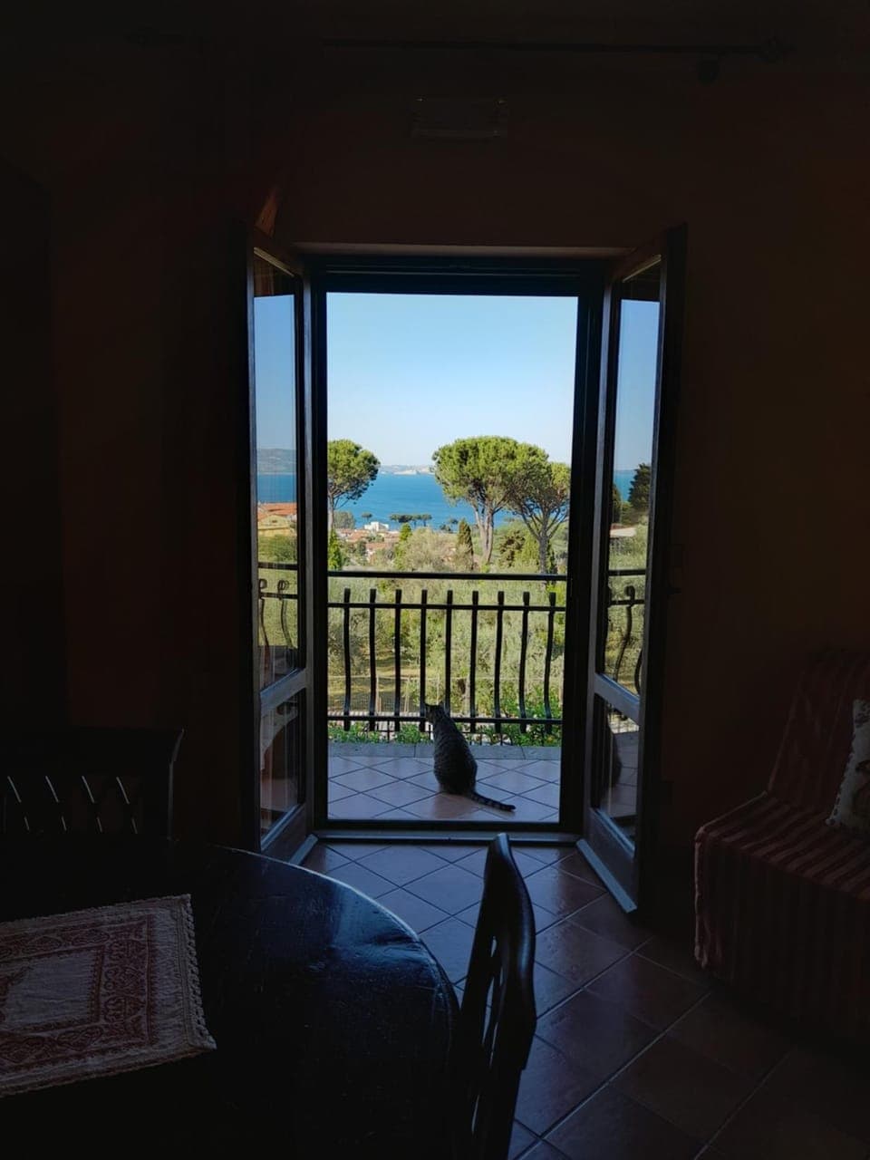 Living room, Lake view