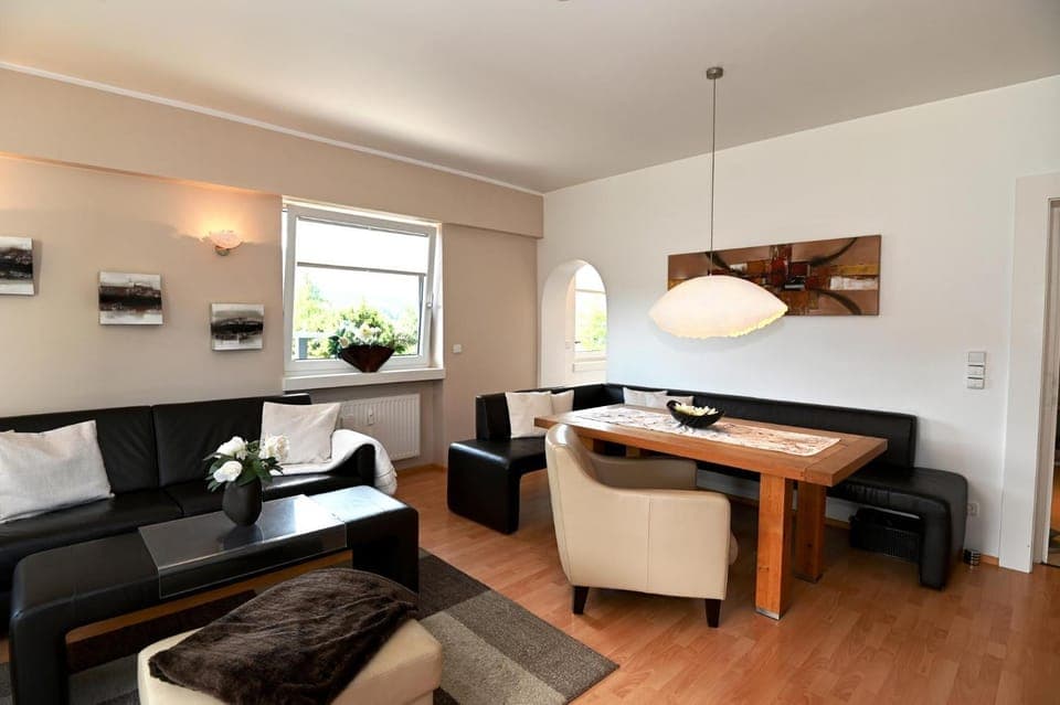 Living room, Photo of the whole room