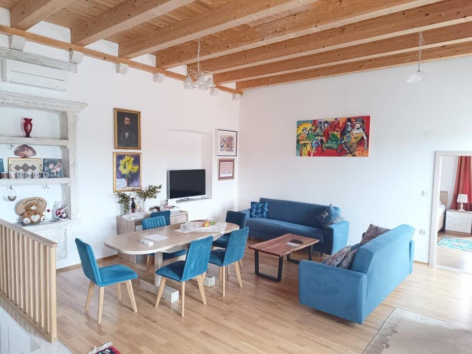 Communal lounge/ TV room, Living room, Dining area, internet