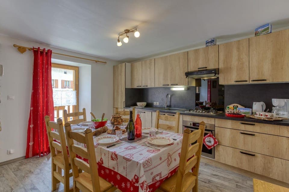 Kitchen or kitchenette, Other, Dining area