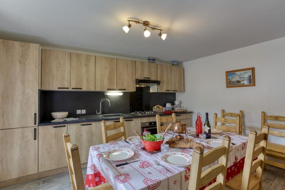 Kitchen or kitchenette, Other, Dining area