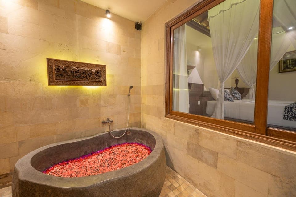 Hot Tub, Bathroom, Decorative detail, Bath