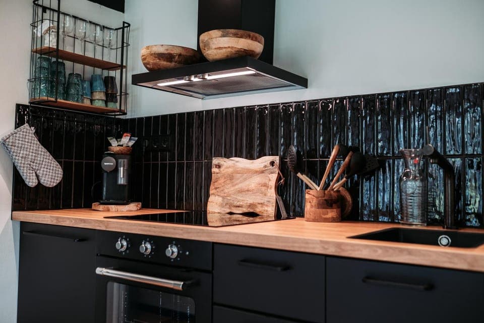 Kitchen or kitchenette, kitchen