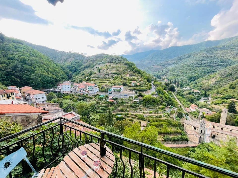 Nearby landmark, Natural landscape, Mountain view