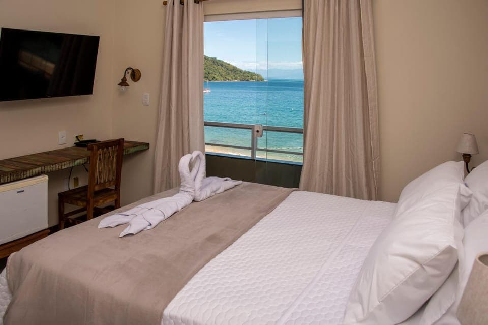 Bed, Balcony/Terrace, Photo of the whole room, Sea view