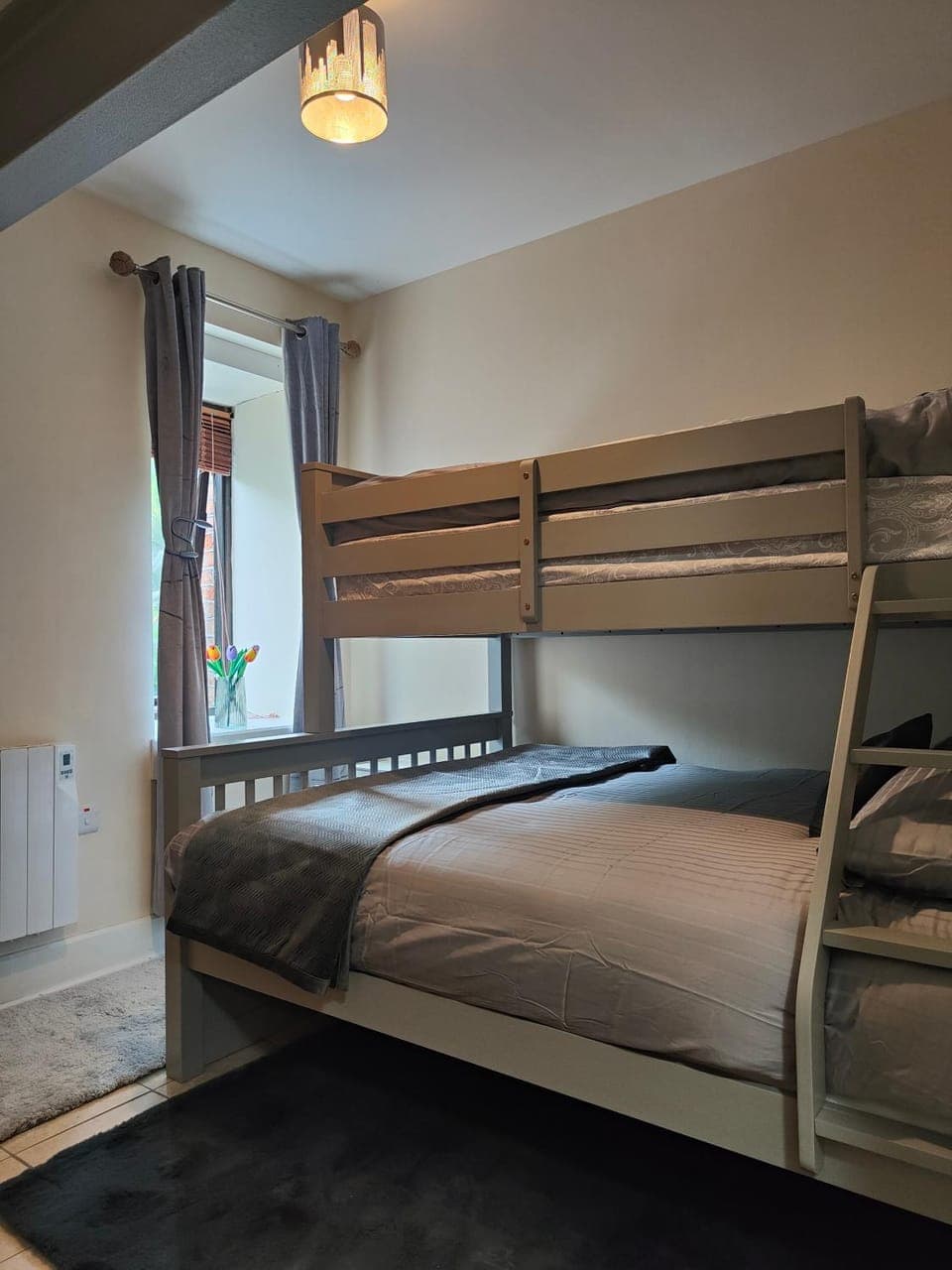 Bedroom, bunk bed