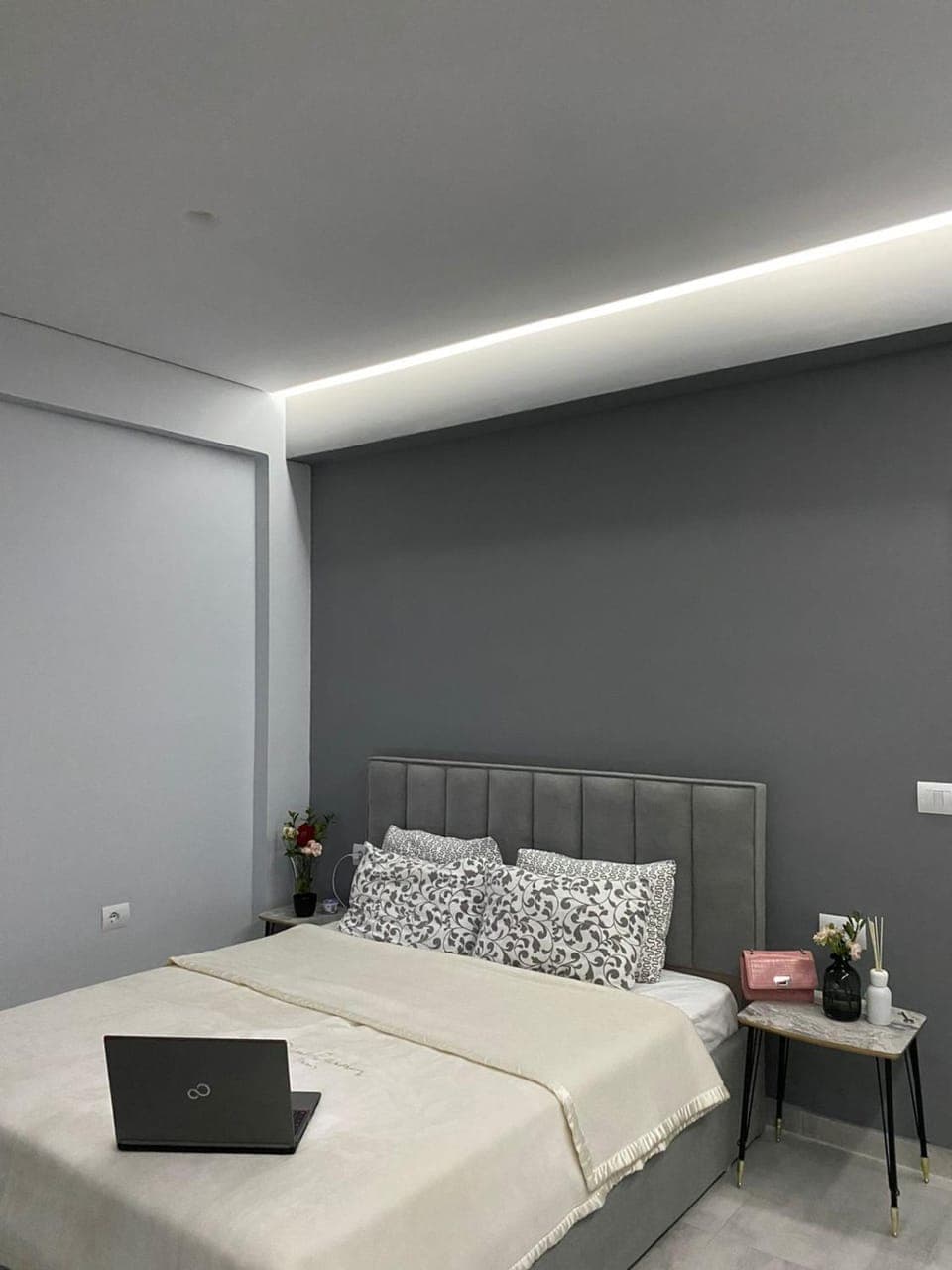 Photo of the whole room, Bedroom