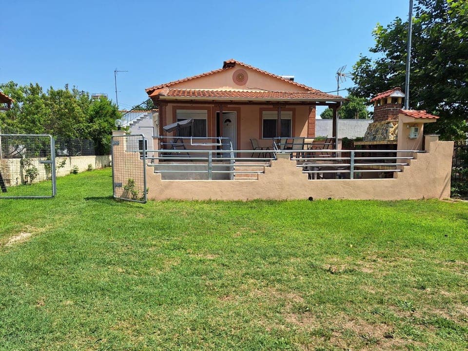 Property building, Spring, Day, Summer, Garden, Garden view, Location