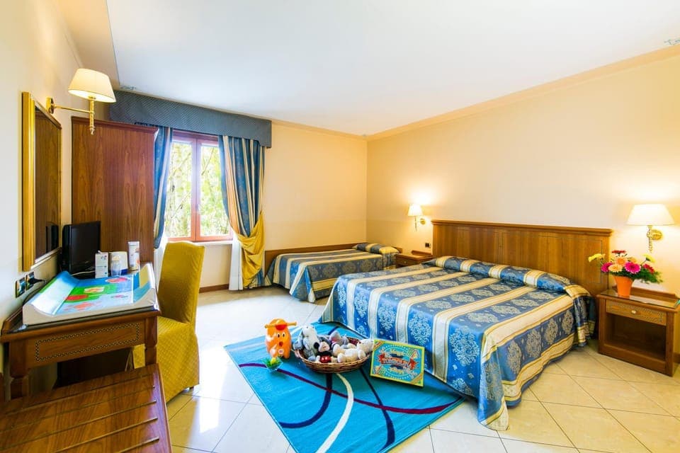 Day, Photo of the whole room