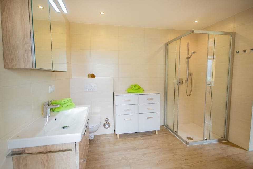 Shower, Bathroom, towels