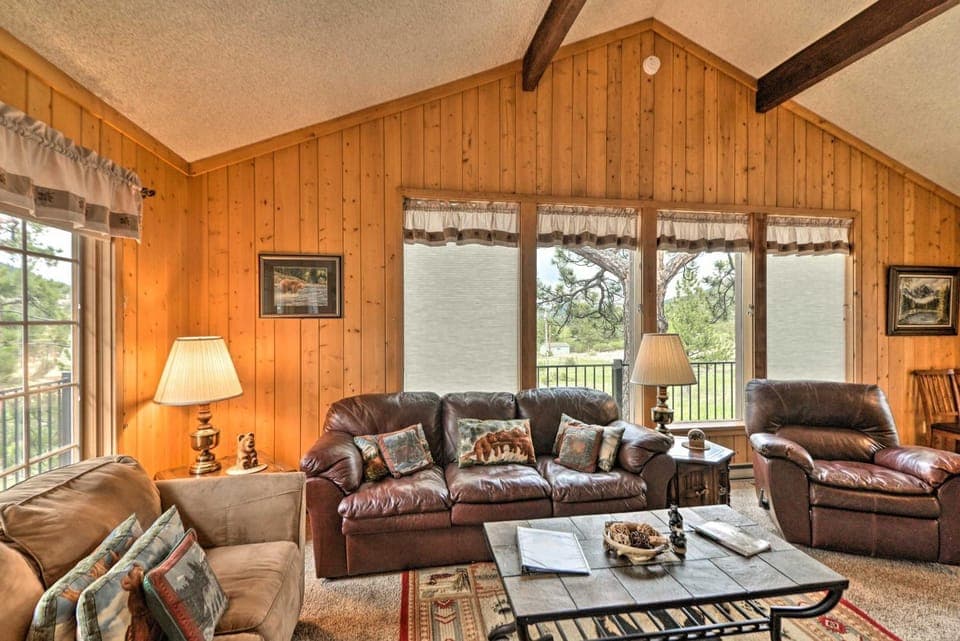 'Rocky Mountain Breezes' Cabin: Grill + Deck! Cabin in Estes Park