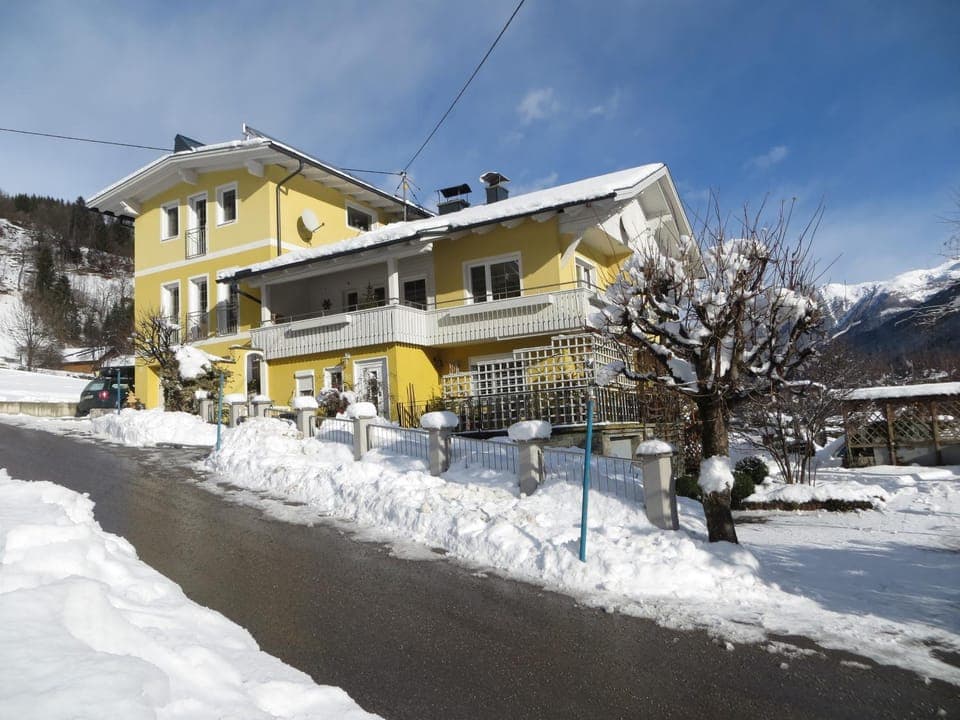 Property building, Facade/entrance, Winter