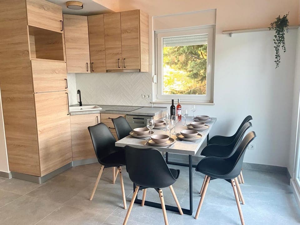 Kitchen or kitchenette, Dining area, kitchen