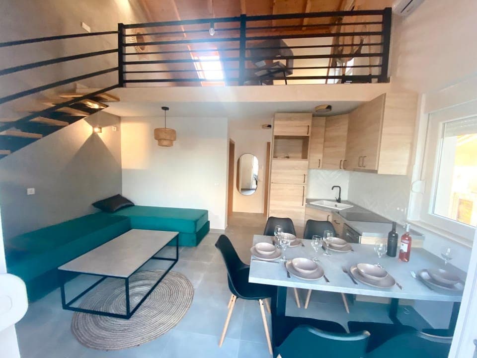 Living room, Seating area, Dining area, kitchen