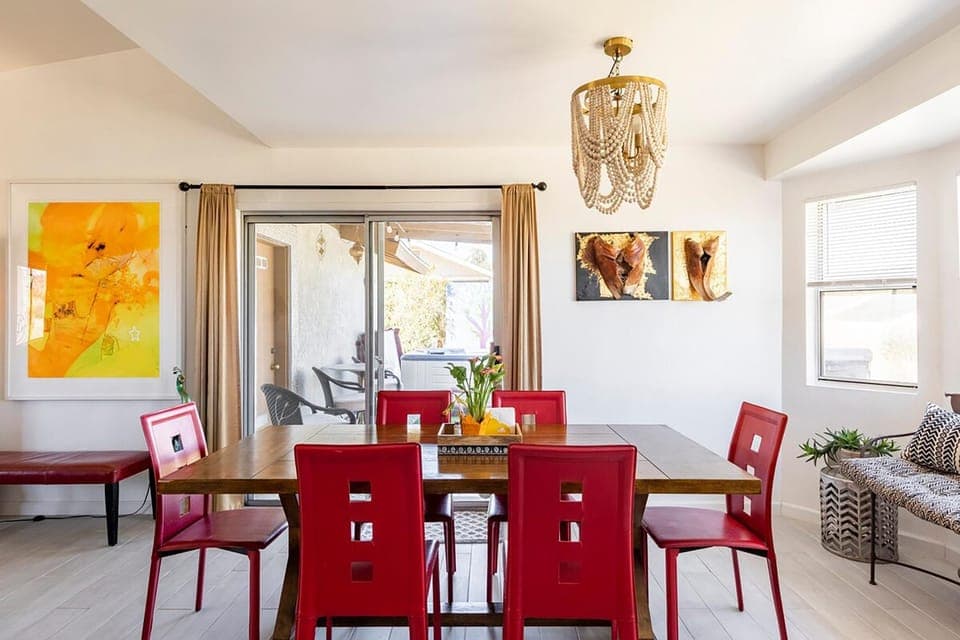 Decorative detail, Seating area, Dining area