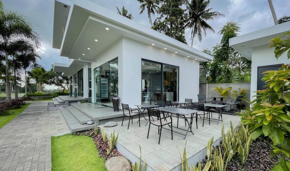 Patio, Restaurant/places to eat