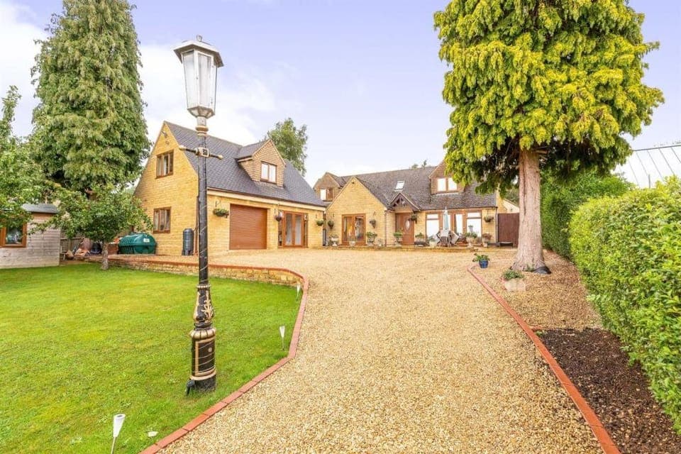 Property building, View (from property/room)