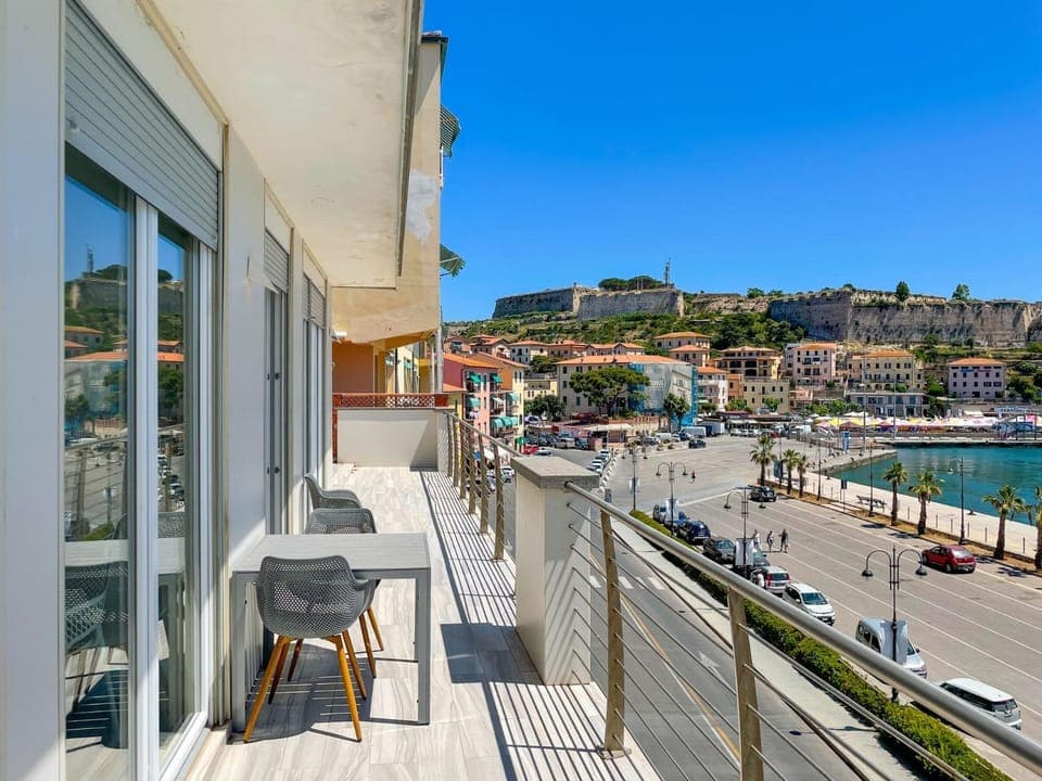 Neighbourhood, Balcony/Terrace, City view, Sea view, Street view