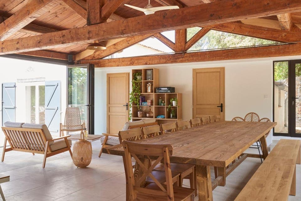 Communal lounge/ TV room, Library, Living room, Seating area, Dining area