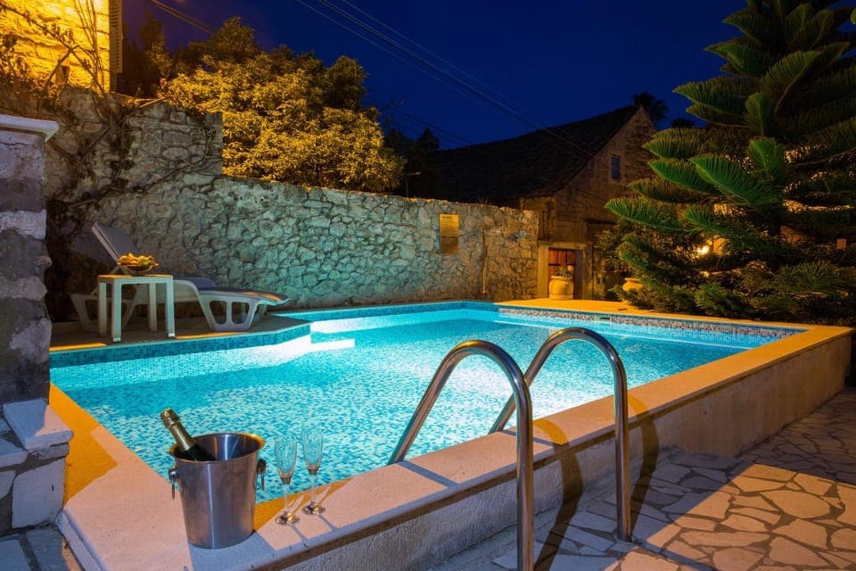 Swimming pool, Swimming pool