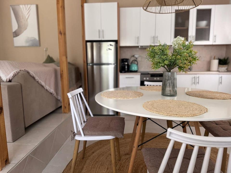 Living room, Dining area, kitchen