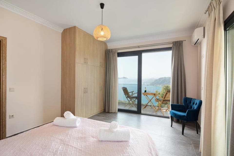 Bed, Bedroom, Sea view