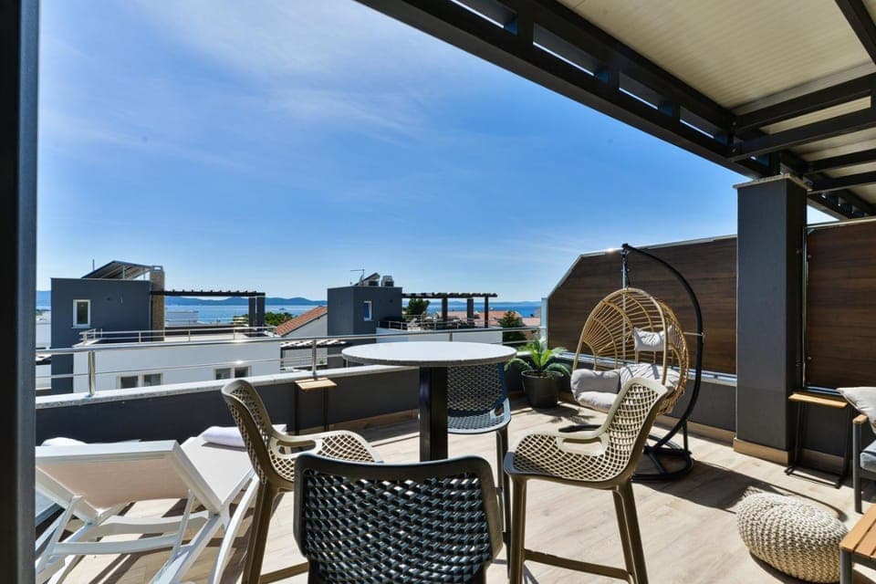 Patio, Day, Natural landscape, Balcony/Terrace, Living room, Seating area, Dining area, Sea view