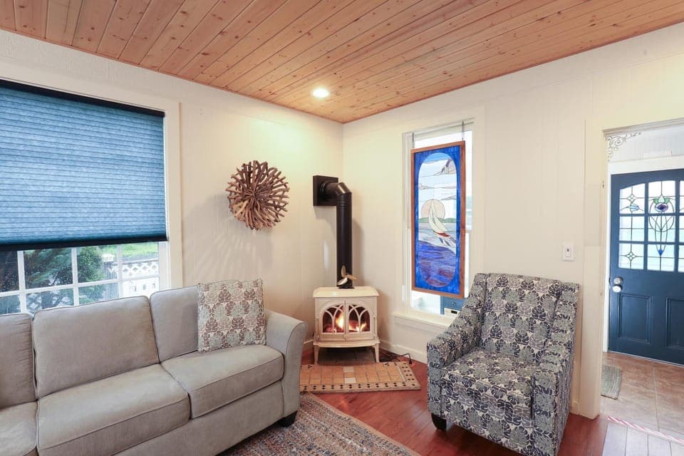 TV and multimedia, Living room, Seating area, fireplace