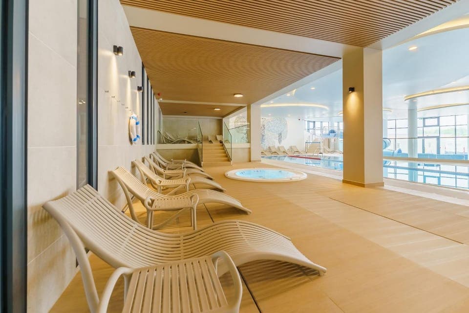 Pool view, Swimming pool, sunbed