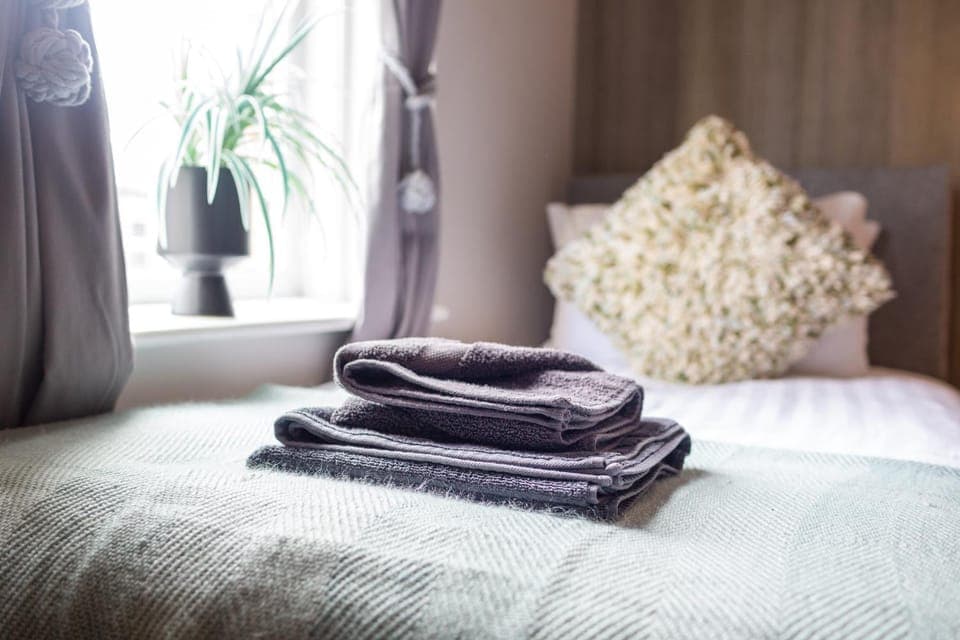 Photo of the whole room, Bedroom