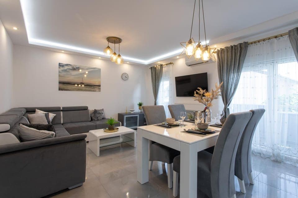 Living room, Dining area