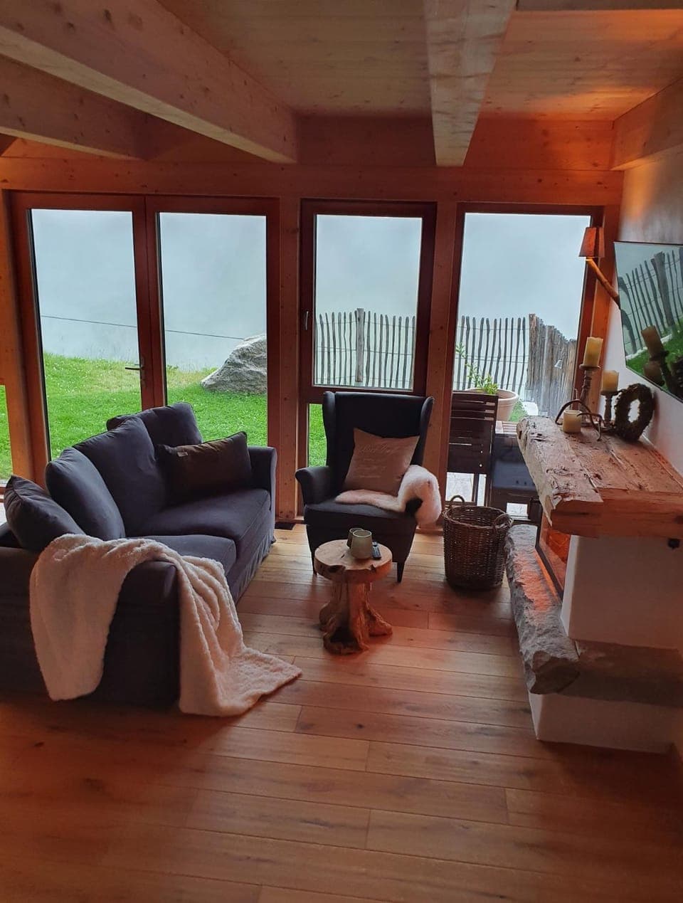 TV and multimedia, Living room, Seating area, flat iron