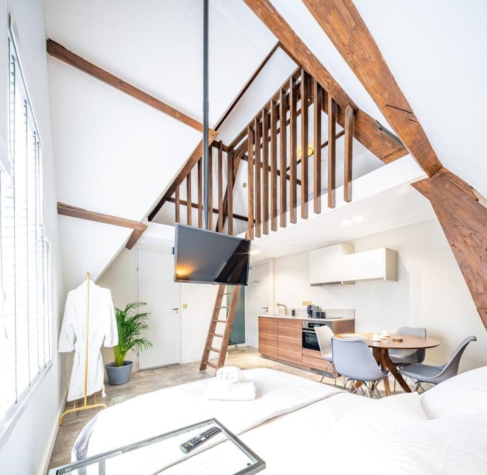 Kitchen or kitchenette, Living room