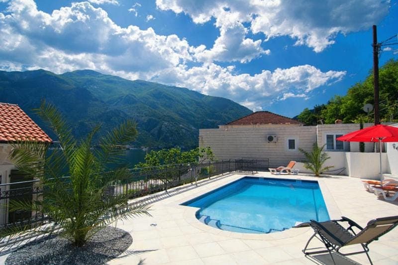 Property building, Mountain view, Pool view, Swimming pool, sunbed