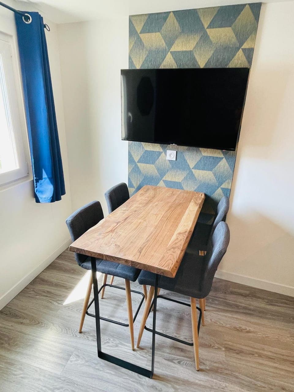 TV and multimedia, Dining area