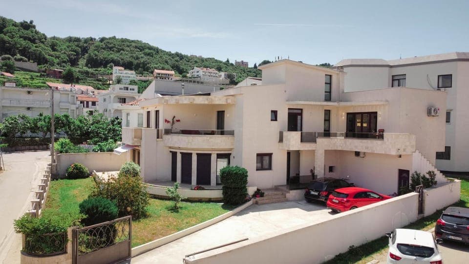 Property building, Garden, View (from property/room), Street view