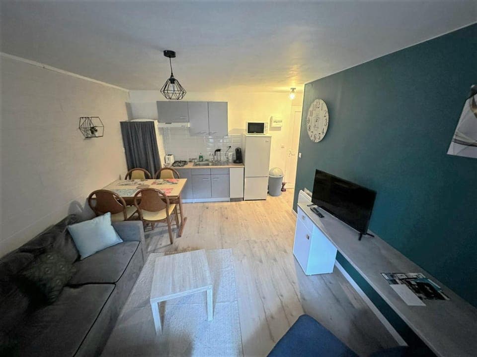 Living room, Seating area, Dining area, kitchen