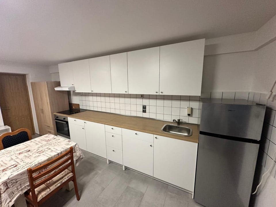 Kitchen or kitchenette, oven, stove