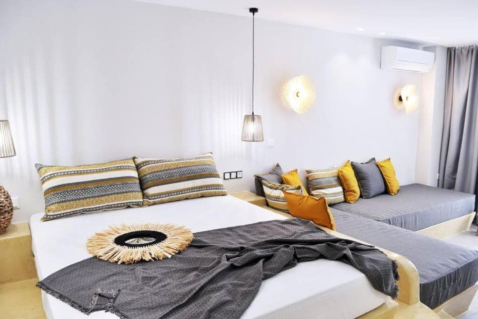 Bed, Photo of the whole room