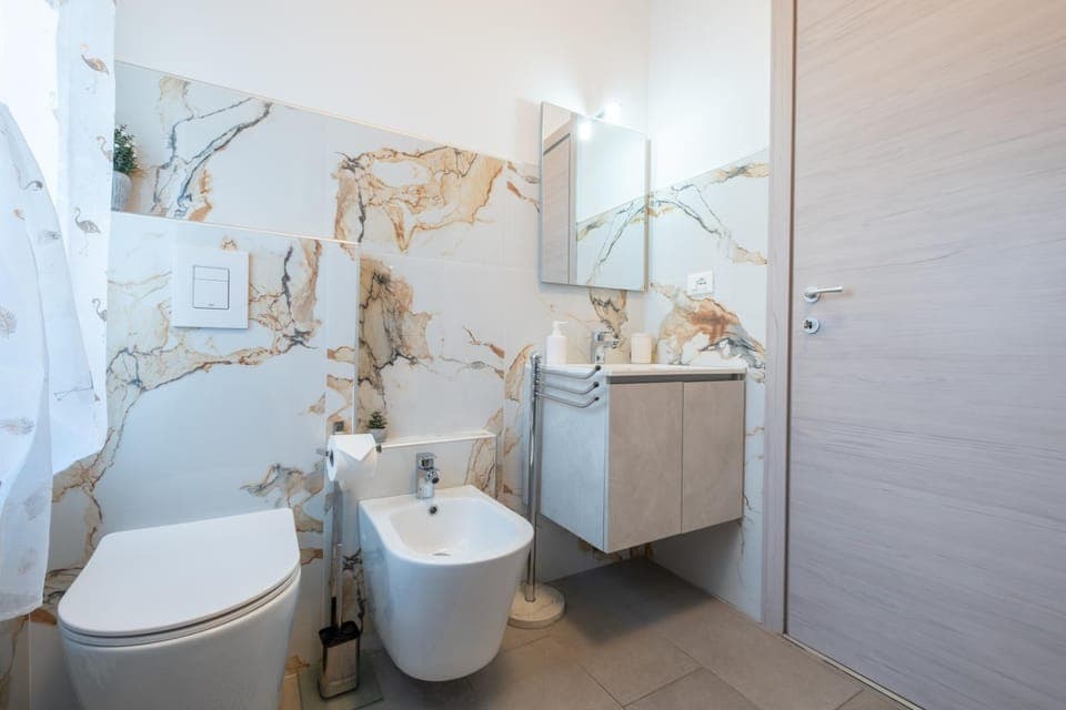 Shower, Toilet, bidet